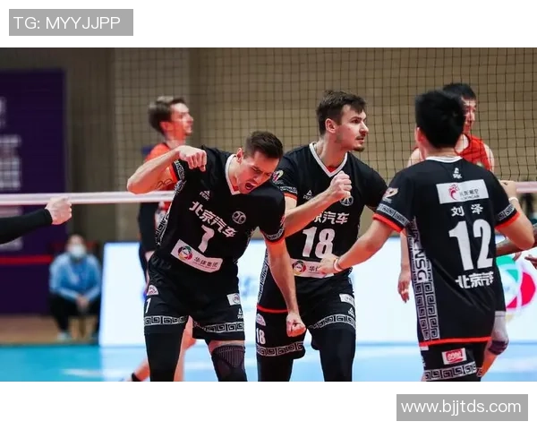 北京足球队在邀请赛中的团队协作表现分析与点评